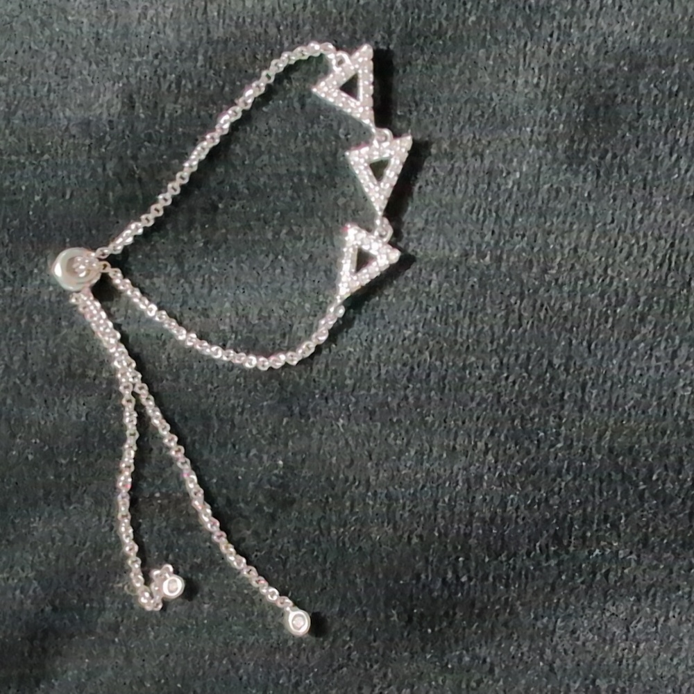 B15 Plated Triangle Style Bracelet - Charmed Aroma
